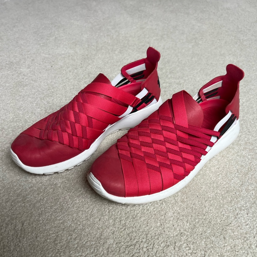 Nike woven athletic shoes